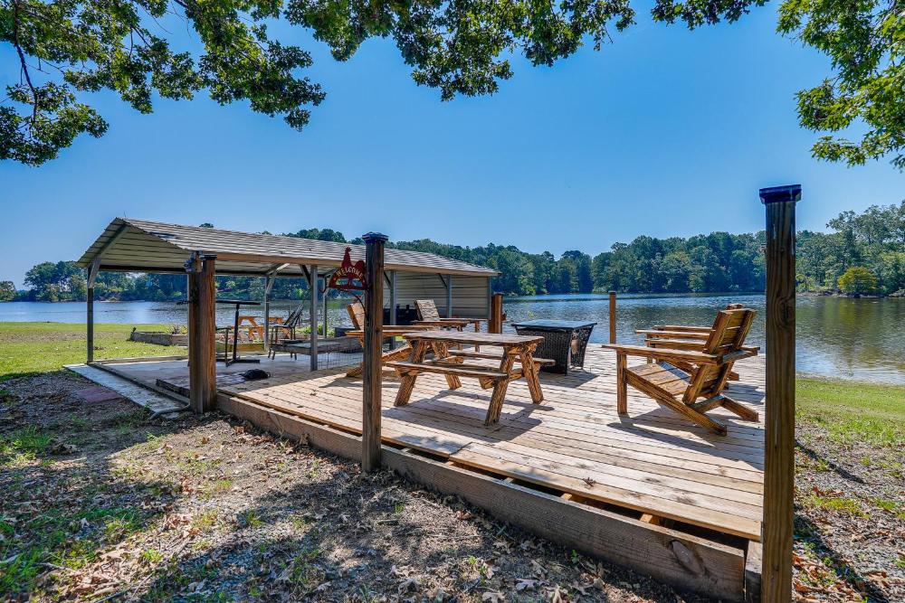Waterfront Busters Place on Hickory with Fire Pit